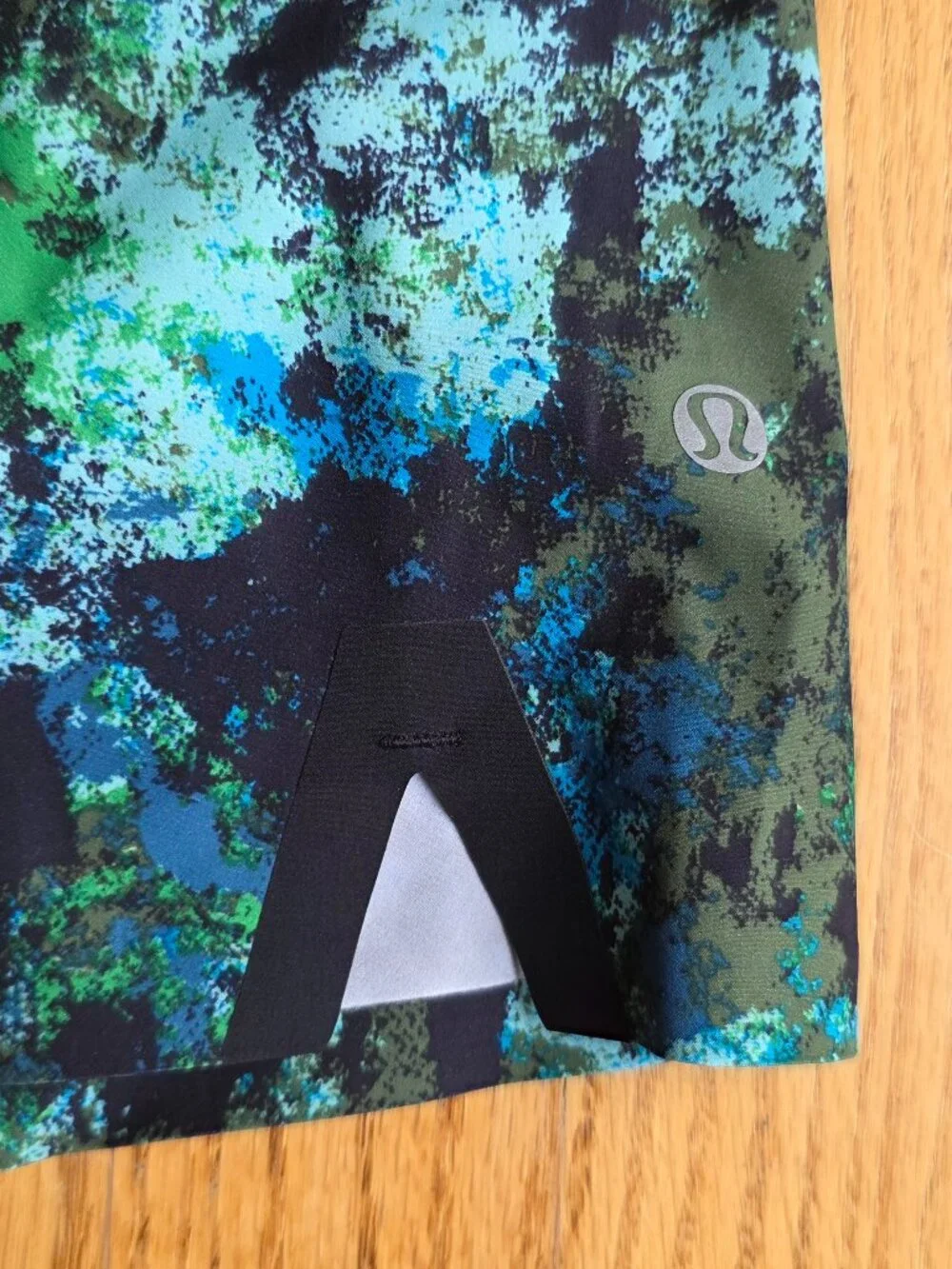 Lululemon EI Current Board Shorts | 32 inch waist | Green Blue Splatter Camo